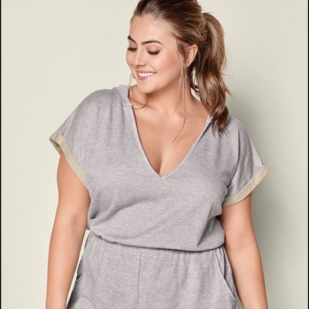 Hooded romper NWT - Picture 3 of 5